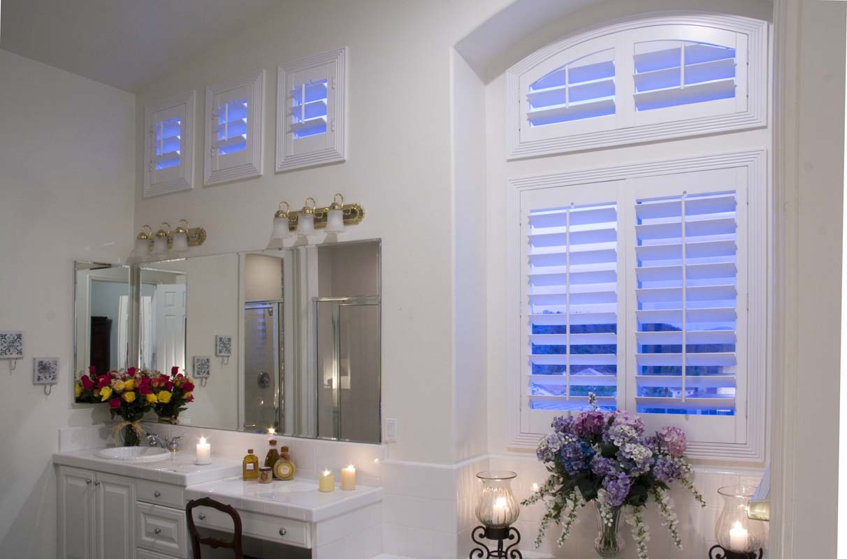 Bathroom Window Treatments for Privacy